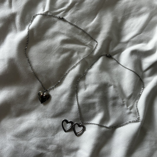 Colar Relicário Prateado Love & Co